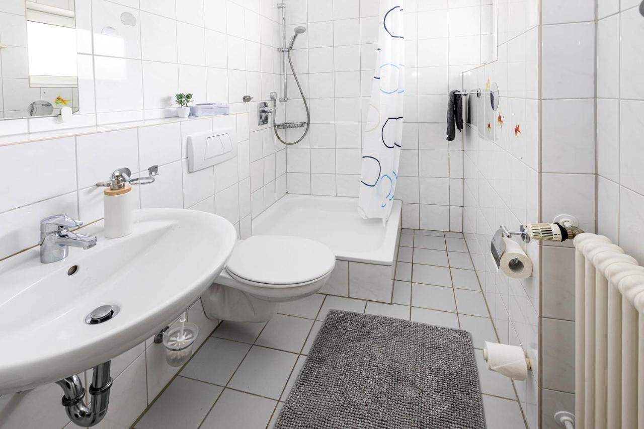 Grosse Moderne Ferienwohnung In Bester Bodenseelage L 1 Minute Zum Bodensee L 2 Zimmer L Vollausgestattete Kueche L Sonnenbalkon L Wlan L Willkommen Im Apartment Guettingen Радольфцелль  Экстерьер фото