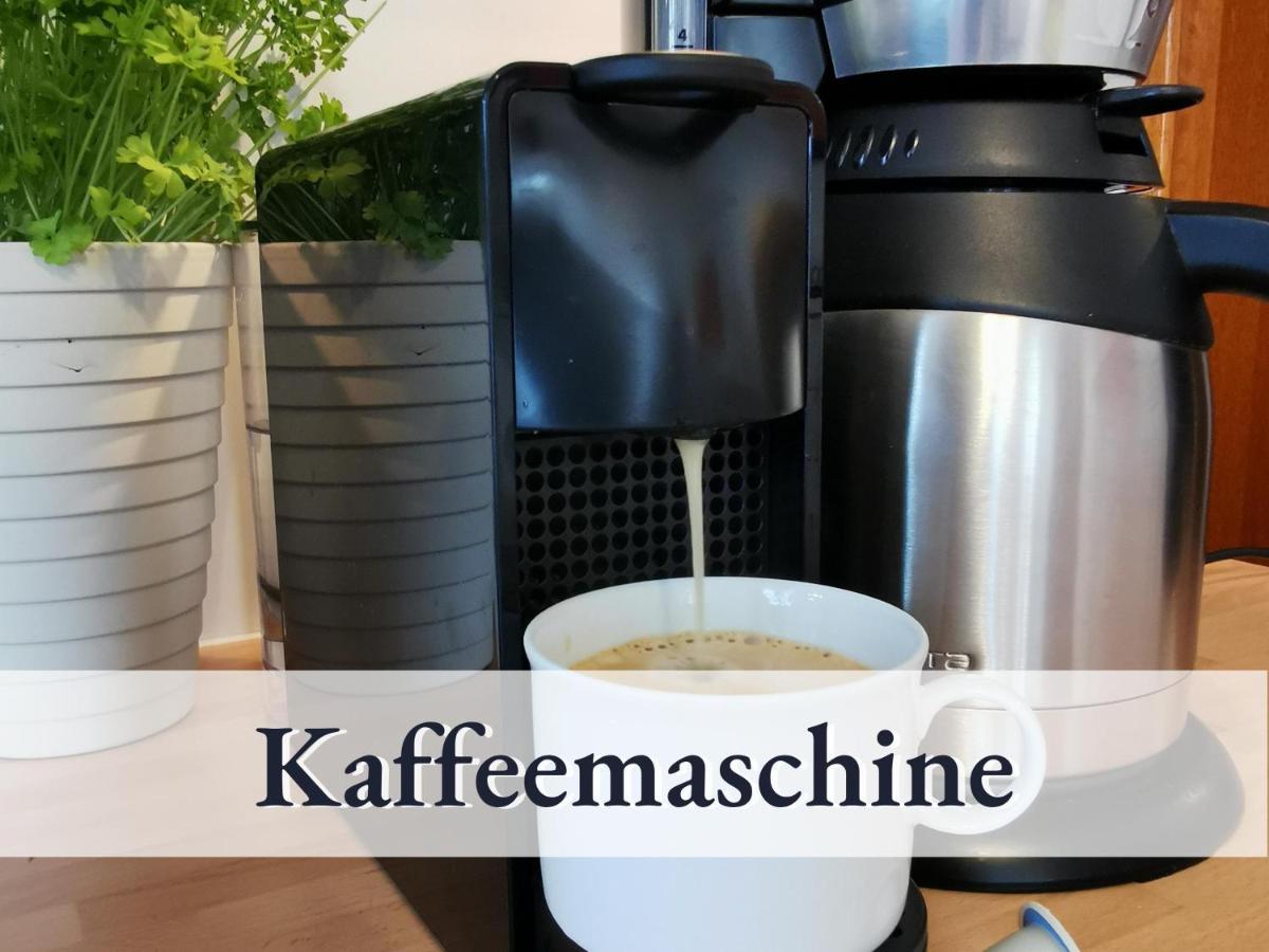 Grosse Moderne Ferienwohnung In Bester Bodenseelage L 1 Minute Zum Bodensee L 2 Zimmer L Vollausgestattete Kueche L Sonnenbalkon L Wlan L Willkommen Im Apartment Guettingen Радольфцелль  Экстерьер фото